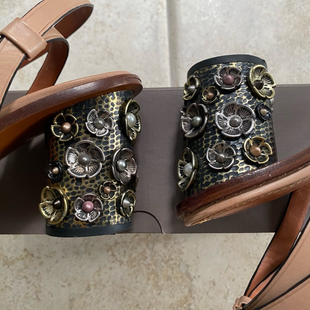 Coach Tan Heels, Tea rose size 8.5 - Picture 9 of 10
